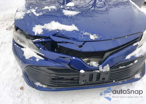 2018 Toyota Camry Le z USA, uszkodzony, nr VIN 4T1B11HKXJU595480